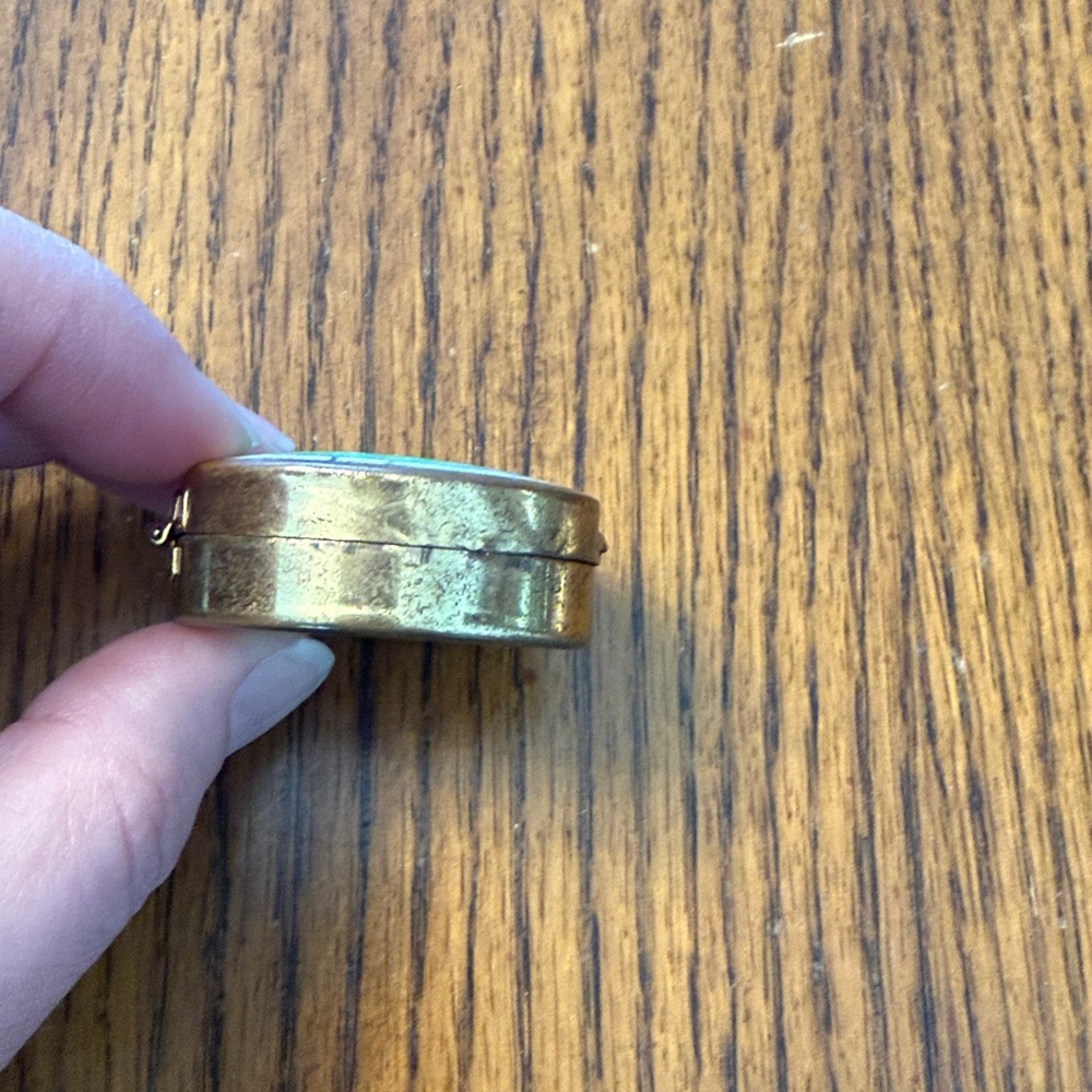 Vintage enamel pill box - Picture 3 of 6